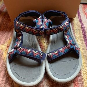 BRAND NEW Teva Hurricane xlt2